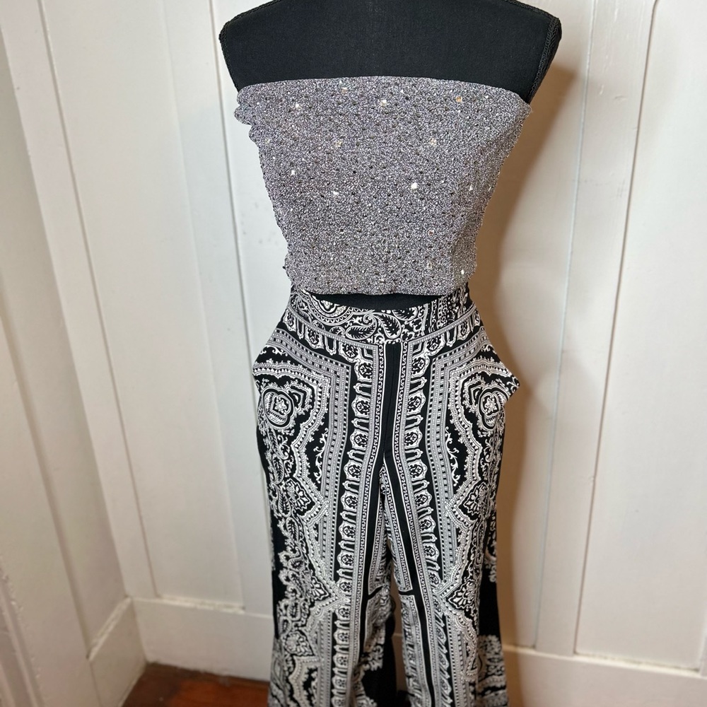 SOLD-Gorgeous Flowy Black/White Palazzo Pants ❤️